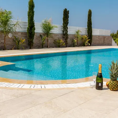 别墅 The Secret To Enjoying Your 5 Star With Private Pool & Hot Tub, Protaras 1510 *
